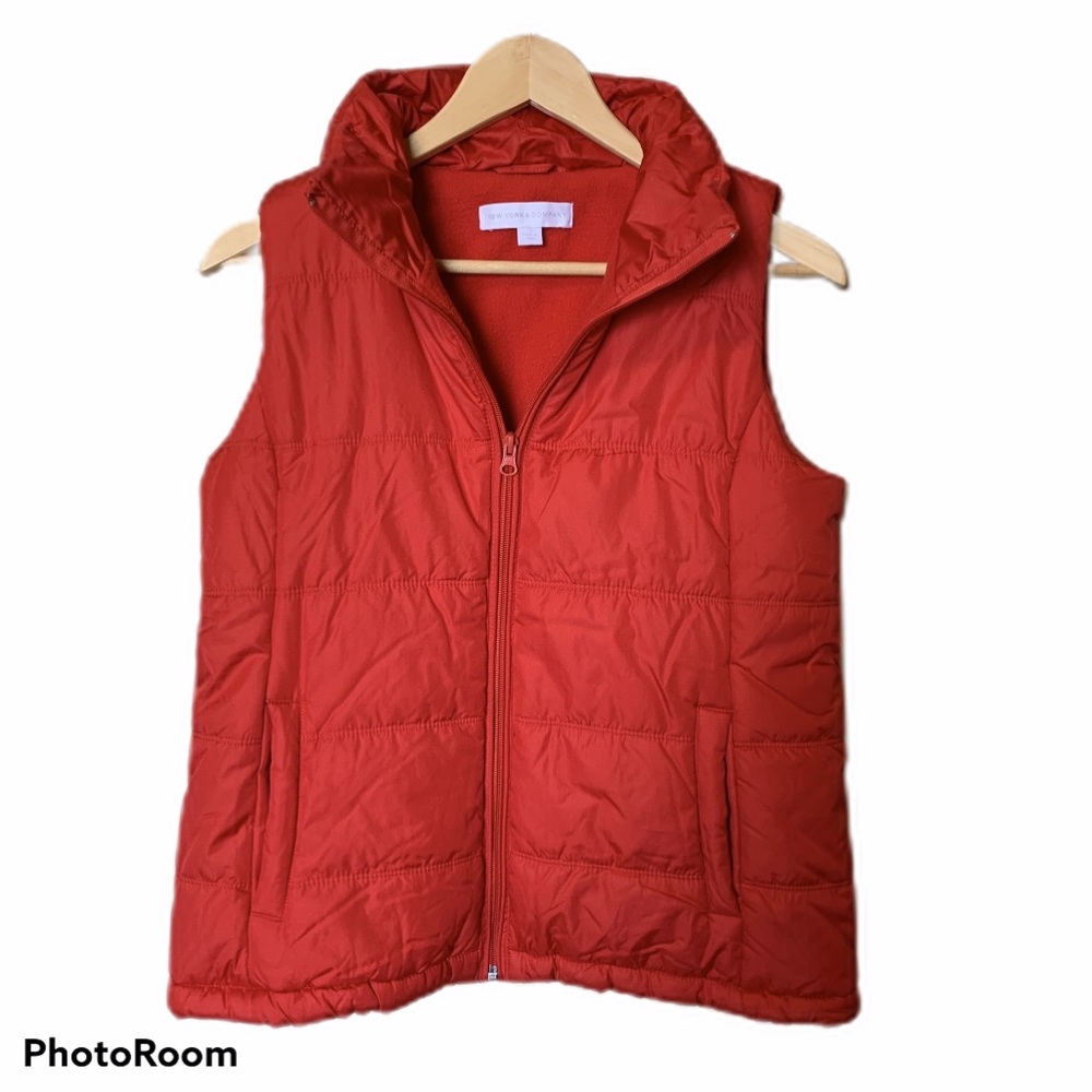 NWT Outer edge red puffer zip up vest medium